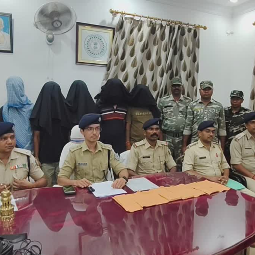 चाईबासा में ब्राउन शुगर तस्करी के बड़े नेटवर्क का पर्दाफाश, अलग-अलग छापेमारी में छह तस्कर गिरफ्तार