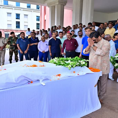 पूर्व मंत्री मन्नान मल्लिक को अंतिम विदाई, विधानसभा से कांग्रेस भवन तक उमड़ा जनसैलाब, सीएम और स्पीकर ने दी श्रद्धांजलि