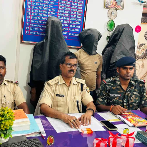 दुमका में ब्राउन शुगर तस्करी पर पुलिस का बड़ा प्रहार, तीन तस्कर गिरफ्तार, 4.49 ग्राम मादक पदार्थ बरामद