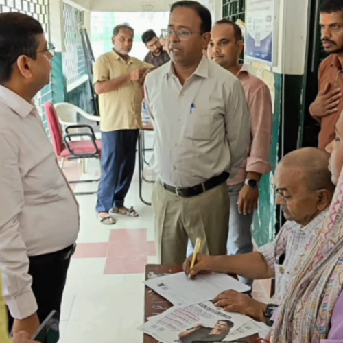 गढ़वा में SIR अभियान को मिली बड़ी सफलता, सभी मतदाताओं तक पहुंचे फॉर्म, 5.55 लाख से अधिक प्रपत्रों का डिजिटाइजेशन
