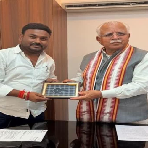 देवघर के विकास को मिलेगी नई रफ्तार? केंद्रीय मंत्री मनोहर लाल खट्टर से मिले मेयर रवि राउत, विशेष पैकेज की उठाई मांग