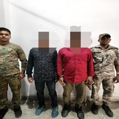लातेहार में पीएलएफआई के दो उग्रवादी गिरफ्तार, हथियार और चोरी की बाइक बरामद
