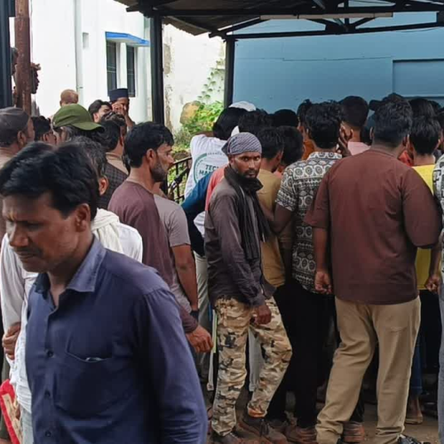 लोहरदगा में दर्दनाक सड़क हादसा: ट्रक की चपेट में आने से स्कूटी सवार दंपती की मौत, चालक फरार