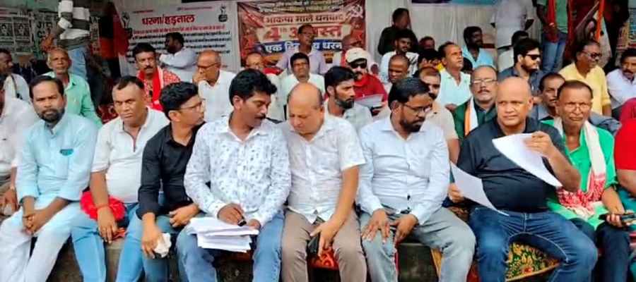 धनबाद में फ्लाईओवर की गुणवत्ता पर भाकपा माले का धरना, DPR सार्वजनिक करने की मांग