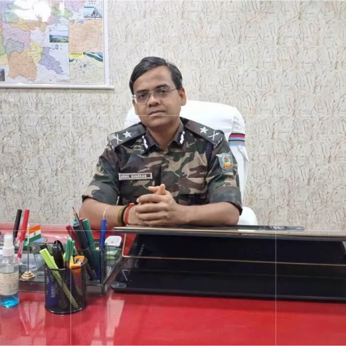 नक्सलियों के खिलाफ पुलिस का अनोखा अभियान: ढोल-नगाड़े बजाकर कमांडरों के घर बताए जाएंगे उनके काले कारनामे