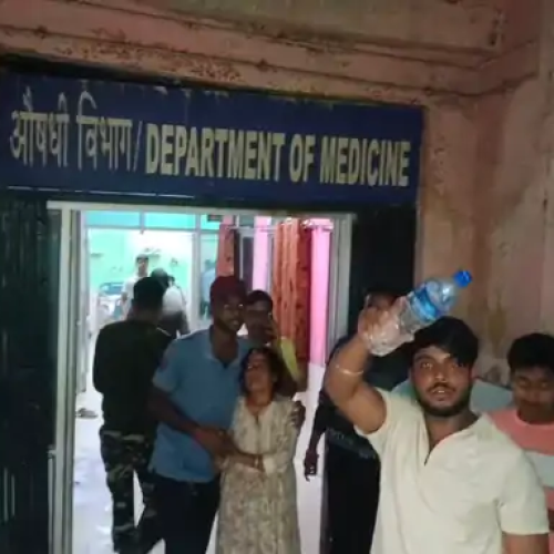 SNMMCH में महिला की मौत पर हंगामा, परिजनों ने लगाया लापरवाही का आरोप, कागजात फाड़े; डॉक्टरों को दबाना पड़ा सुरक्षा अलार्म
