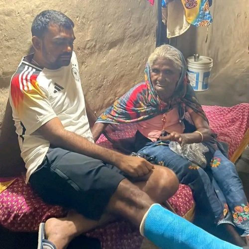 ईमानदारी की मिसाल बने डुमरी विधायक जयराम महतो।