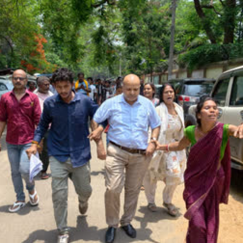 धनबाद में पानी विवाद ने लिया हिंसक रूप, फायरिंग-पथराव में कई घायल, पुलिस वाहन क्षतिग्रस्त