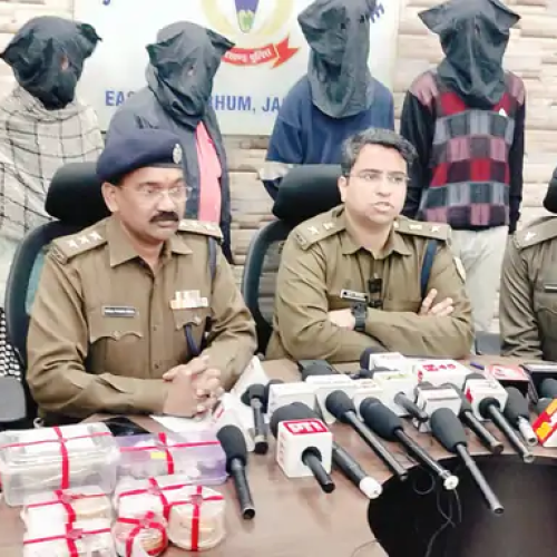 Jamshedpur Crime : बिल्डर के घर 20 लाख की चोरी का खुलासा, महिला समेत चार आरोपी गिरफ्तार; सीसीटीवी से हुई पहचान