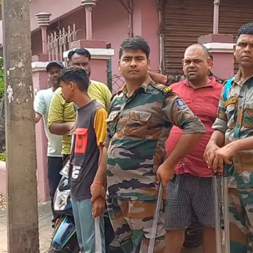 जामताड़ा में दो गुटों की भिड़ंत: धारदार हथियार से हमला, 3 घायल, पांच आरोपी गिरफ्तार, खंडहर मकान पर पुलिस की सख्ती बढ़ी