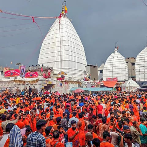 Baba Baidyanath Dham : नव वर्ष पर बाबा बैद्यनाथ धाम में उमड़ा श्रद्धालुओं का जनसैलाब, प्रशासन रहा मुस्तैद