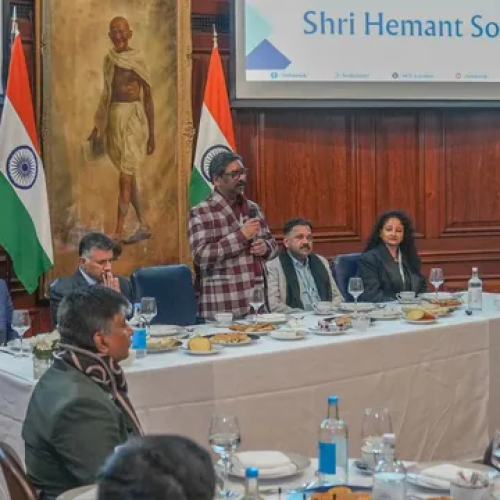‘बस हम बौद्धिक रूप से कमजोर, उसी को सुधारने का प्रयास’ — लंदन में CM हेमंत सोरेन का संबोधन