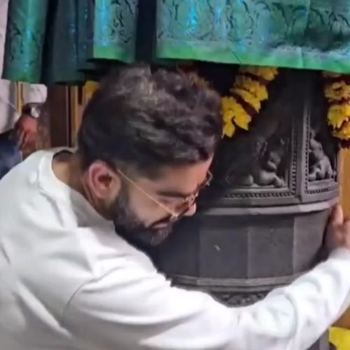 विराट कोहली ने भगवान की शरण में पहुंचकर की पूजा-अर्चना, देखें वीडियो