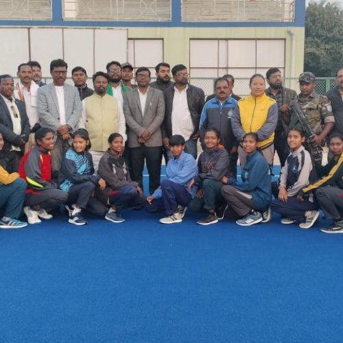 खूंटी विधायक राम सूर्या मुंडा ने हॉकी खिलाड़ियों को हर संभव मदद करने का आश्वासन दिया।