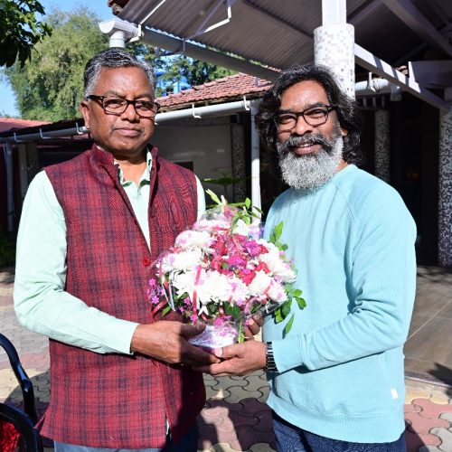सीएम हेमंत सोरेन से मिले सांसद कालीचरण मुंडा,क्षेत्र की समस्याओं से अवगत कराया।