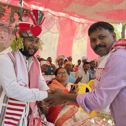 ऐतिहासिक सरहुल मिलन समारोह सह शोभा यात्रा में शामिल हुए विधायक सुदीप गुड़िया।