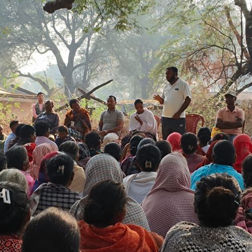 गुटूहातु ग्रामसभा में ग्रामीणों के बीच पहुंचे विधायक सुदीप गुड़िया।