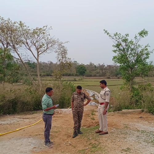 चालोम बरटोली में पत्थर से कुचलकर एक युवक की हत्या,आसपास के क्षेत्रों में भय का माहौल।