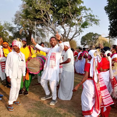 बमरजा पंचायत के सरदुला में पंचायत स्तरीय सरहुल मिलन समारोह का आयोजन।