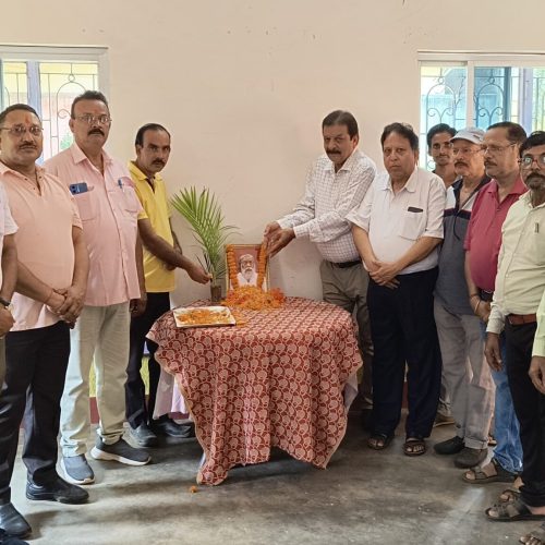 खूंटी क्लब में दिशोम गुरू को दी गई भावभीनी श्रद्धांजलि।