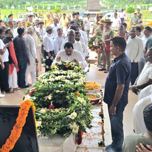 राज्यवासी गुरु जी के जाने का गम भूले भी नहीं की एक और दुःखों का पहाड़ टूट पड़ा।