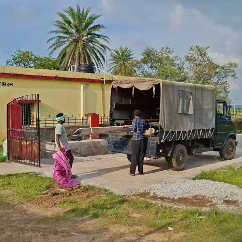 ट्रांसफार्मर पर चढ़ा युवक, करंट लगने से नीचे गिरा – समय पर एंबुलेंस नहीं मिलने से मौत