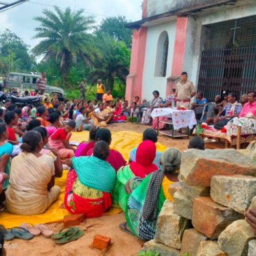 खूंटी में पुलिस ने चलाया जागरूकता अभियान, महिला उत्पीड़न व डायन प्रथा के खिलाफ दी जानकारी