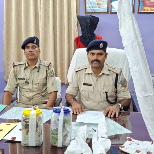 खूंटी में डायन बताकर वृद्धा की हत्या, तीन आरोपी गिरफ्तार, हथियार बरामद।