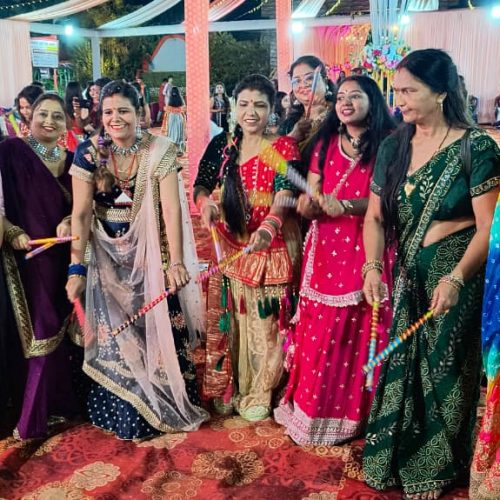 खूंटी क्लब में लगातार चौथे वर्ष डांडिया नाईट का आयोजन,बड़ी संख्या में महिलाएं व युवतियां हुए शामिल।