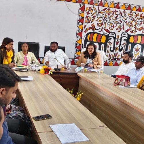 विधायक सुदीप गुड़िया ने की कर्रा प्रखंड में विकास योजनाओं की समीक्षा, कमियों को दूर करने का दिया निर्देश।