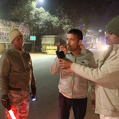 शराब पीकर वाहन चलाने वालों के विरुद्ध पुलिस की सख्ती, खूंटी में चला अल्कोहल जांच अभियान