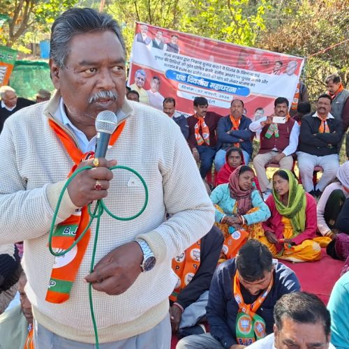समाहरणालय के समक्ष भाजपा का एक दिवसीय धरना, नगर निकाय चुनाव जल्द कराने की उठी जोरदार मांग