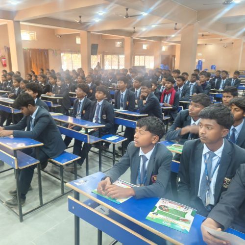 खूंटी में सड़क सुरक्षा माह के तहत लोयला स्कूल में जागरूकता कार्यक्रम आयोजित