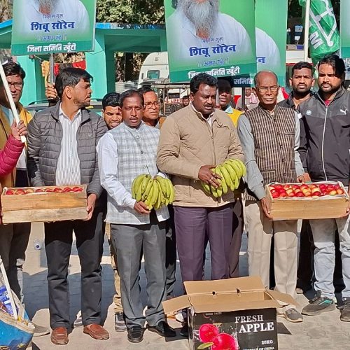 खूंटी में दिसोम गुरु शिबू सोरेन के जन्मदिवस पर श्रद्धांजलि सभा, मरीजों के बीच कंबल व फल वितरण