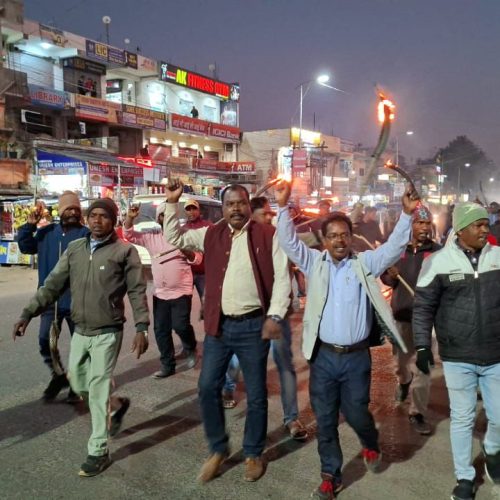 सोमा मुंडा हत्याकांड के विरोध में खूंटी में मशाल जुलूस, न्याय की मांग पर अडिग आदिवासी समाज