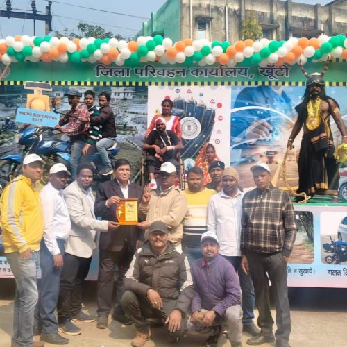 गणतंत्र दिवस पर जिला प्रशासन की भव्य झाँकी प्रस्तुति, परिवहन विभाग की सड़क सुरक्षा झाँकी को प्रथम पुरस्कार