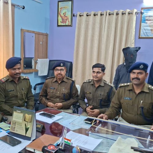 मुरहू पुलिस की बड़ी कार्रवाई: अवैध देशी पिस्टल व गोलियों के साथ दो आरोपी गिरफ्तार