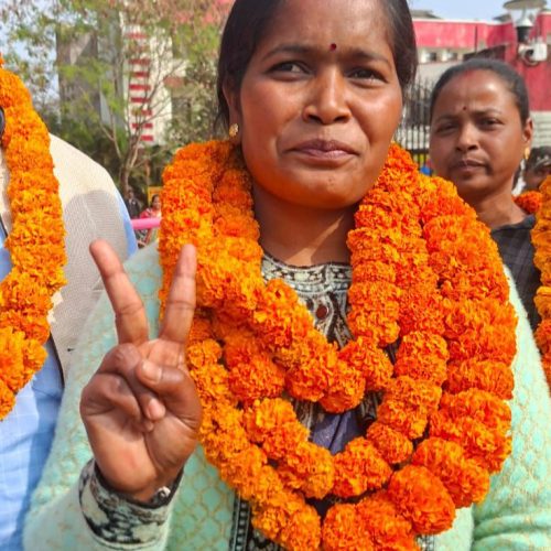 खूंटी नगर पंचायत अध्यक्ष पद के लिए सोनम बागे ने भरा पर्चा, किया जीत का दावा