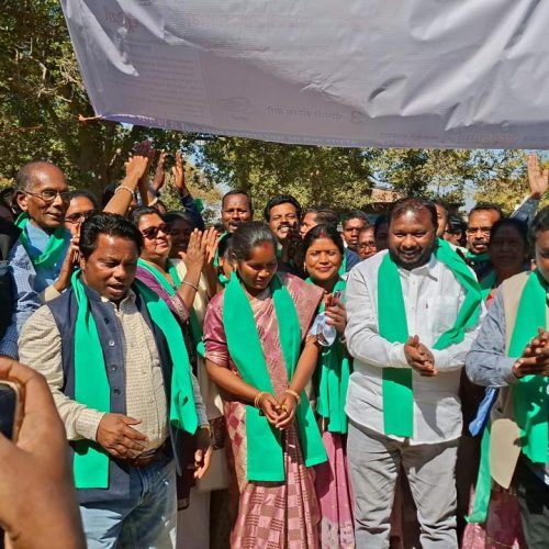 खूंटी में जेएमएम समर्थित सोनम बागे के चुनावी कार्यालय का उद्घाटन, नेताओं ने भरी जीत की हुंकार