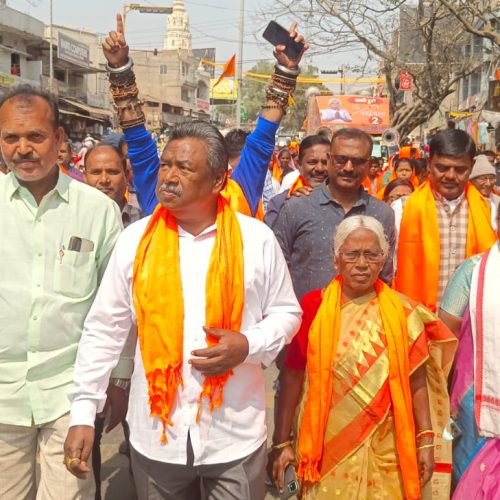 खूंटी नगर पंचायत अध्यक्ष पद के लिए भाजपा समर्थित रानी टूटी के समर्थन में जोरदार रैली