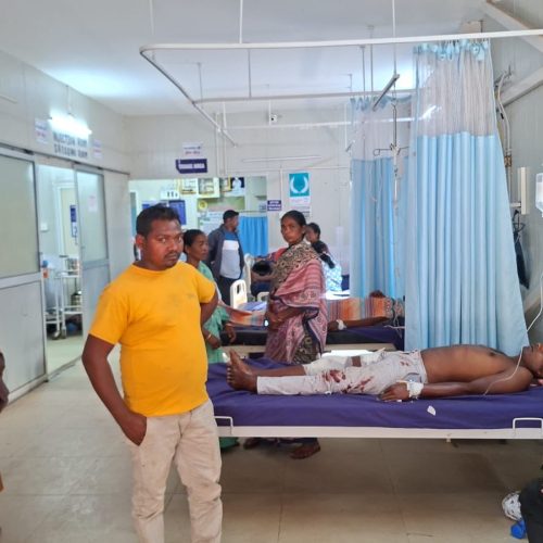 टेम्पो और कार की आमने-सामने टक्कर में दो की मौत, छह गंभीर रूप से घायल