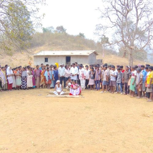 दो साल बाद सरना धर्म में लौटा परिवार, ‘हो’ समाज की परंपरा से कराया गया शुद्धिकरण