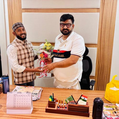 खूंटी यूथ कांग्रेस के जिला अध्यक्ष आमिर हुसैन ने मंत्री हाफिज़ुल हसन अंसारी से की मुलाक़ात अल्पसंख्यक विकास पर हुई चर्चा।