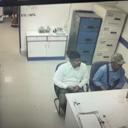 पुलिस बनकर पहुंचे ठग, बातों में उलझाकर दो लाख की की ठगी