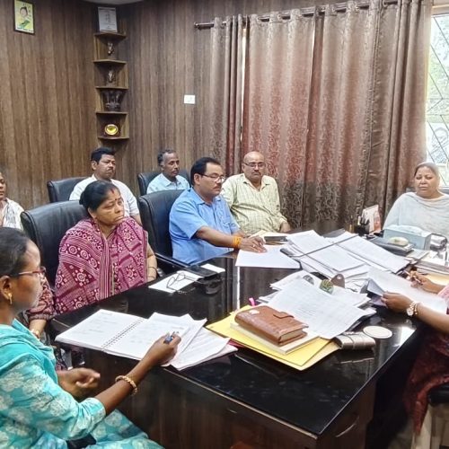 कर्रा में मध्याह्न भोजन योजना की समीक्षा, बीडीओ ने दिए सख्त निर्देश