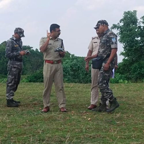 अवैध अफीम खेती पर खूंटी पुलिस की सख्ती, एसपी ने ड्रोन से की निगरानी, ग्रामीणों से किया सीधा संवाद