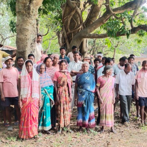 मेहा गांव में बिजली पोल गाड़ने का ग्रामीणों ने किया विरोध, उग्र आंदोलन की चेतावनी