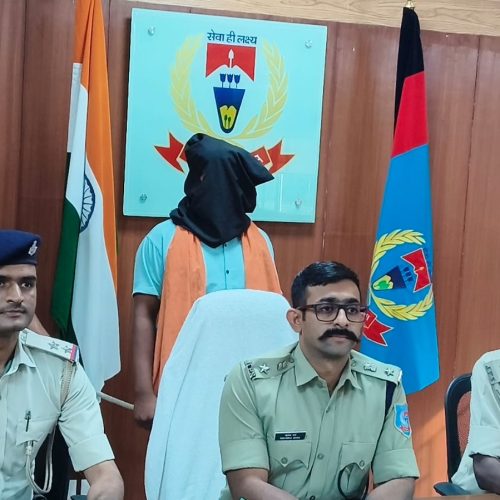 तपकरा पुलिस की बड़ी कार्रवाई : अवैध लकड़ी तस्करी का खुलासा, पिकअप वाहन समेत चालक गिरफ्तार