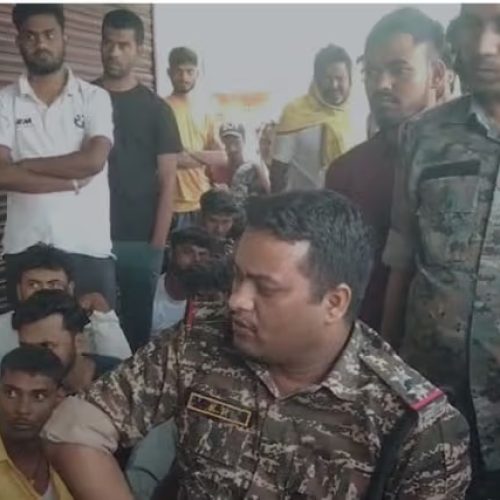 नवादा गांव में दूसरे दिन भी जारी रहा कोयला ढुलाई का विरोध, ग्रामीणों ने रोका डीवीसी के हाइवा वाहनों का परिचालन