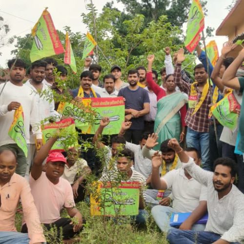 कर्रा में JLKM का सदस्यता अभियान, बड़ी संख्या में ग्रामीण पार्टी से जुड़े